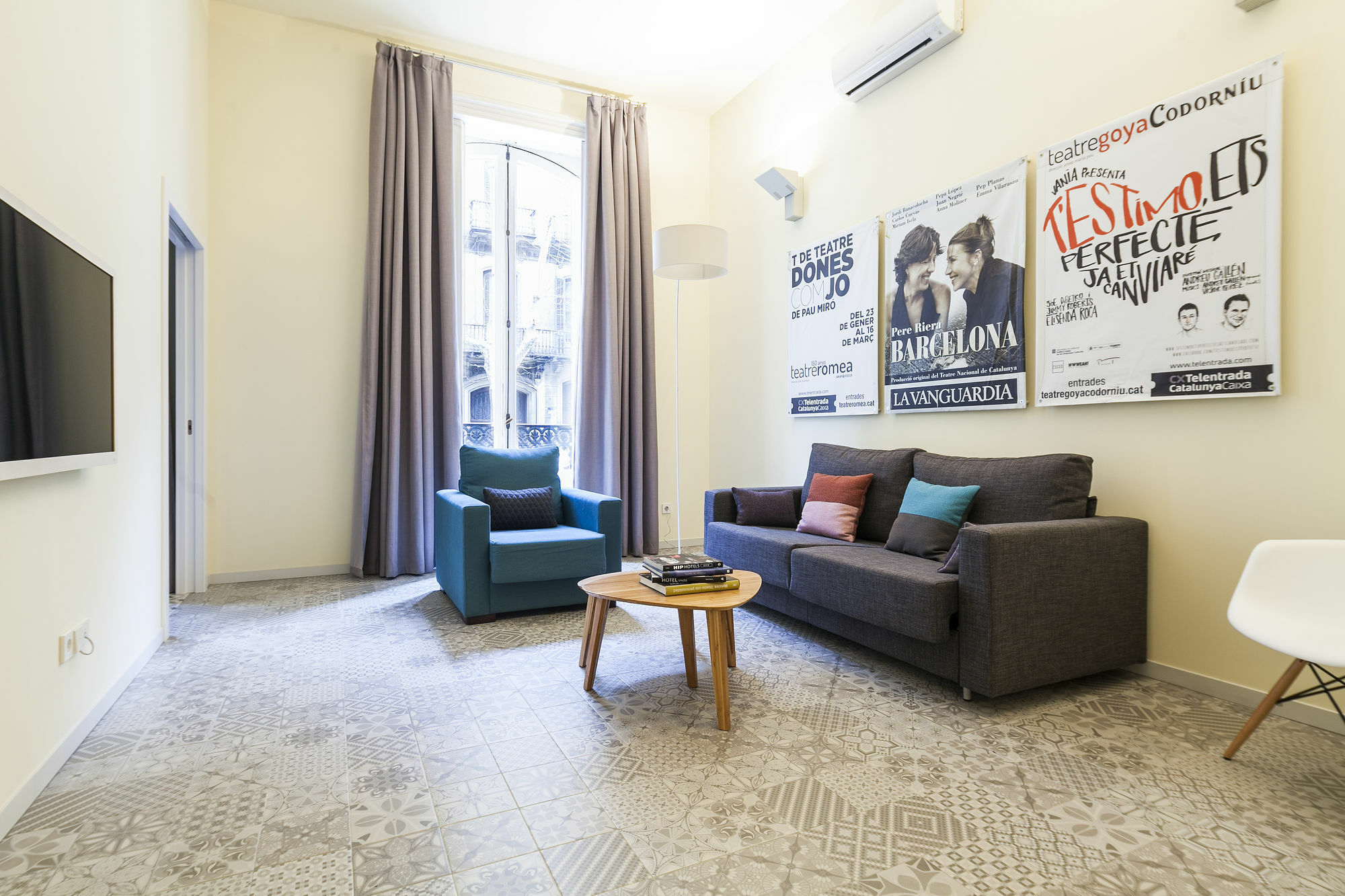 Uma Suites Pau Claris Barcelona Exterior photo